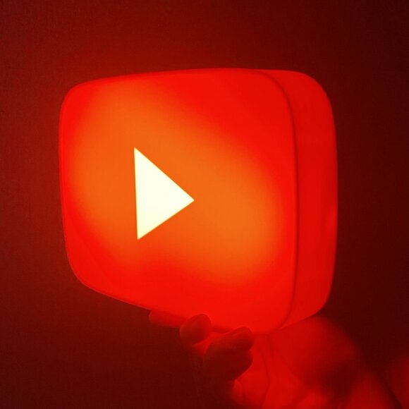 3D Printed YouTube Light Box: LED Desk Decor for Streamers & Gamers - Picture 4 of 10